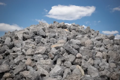 Fornecimento e Venda de Pedra de Mão - Cláudio Minerais